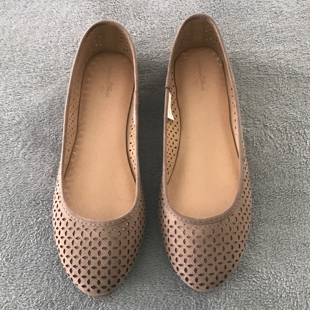 Universal Threads (Target) Flats
